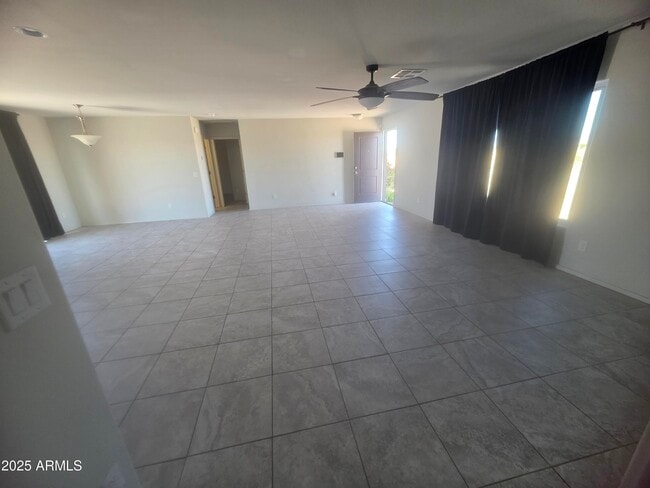 Photo - 952 S 305th Ave