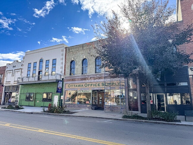 Building Photo - 209 W Main St