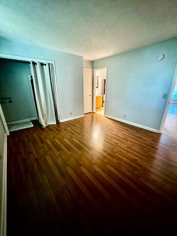 Photo - 5144-5158 Linbar Drive Unidad 5158 Linbar Dr.