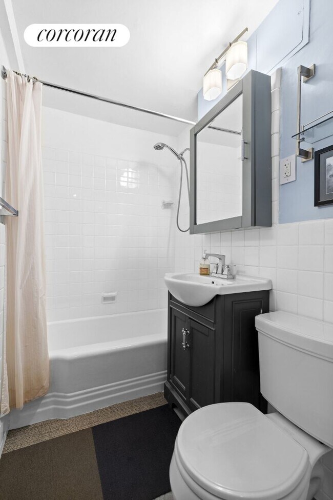 Photo - 150 E 56th St