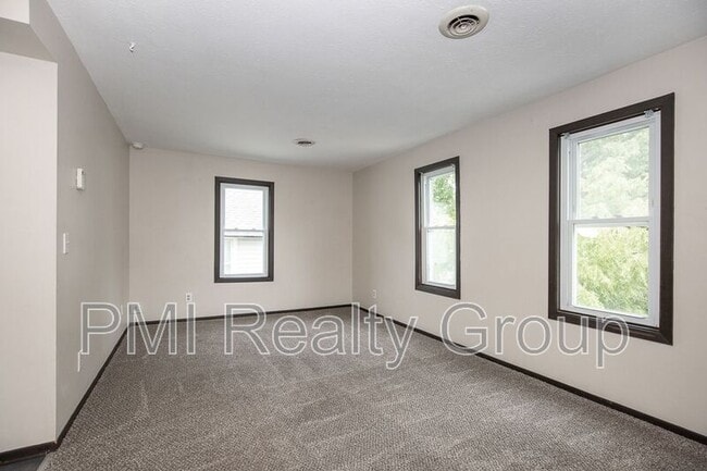 Photo - 346 Eagle St