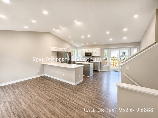 Photo - 2655 King Ave