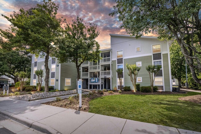 Village Green Apartments in Wilmington, NC - Village Green Apartment Homes