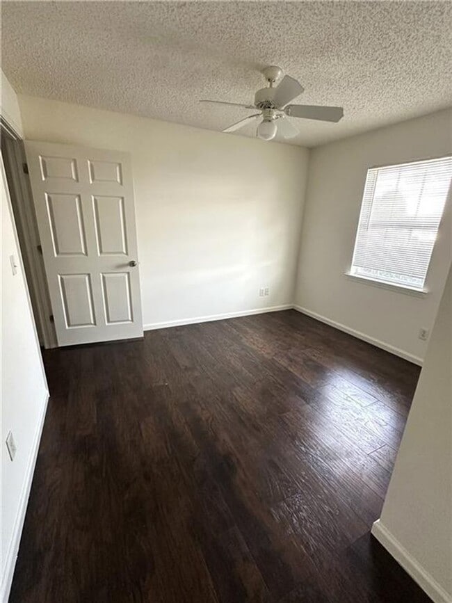 Photo - 115 Winter Chase Ln