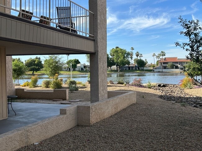Building Photo - On the Lake, 2 Bed, 2 Bath, Great Views!