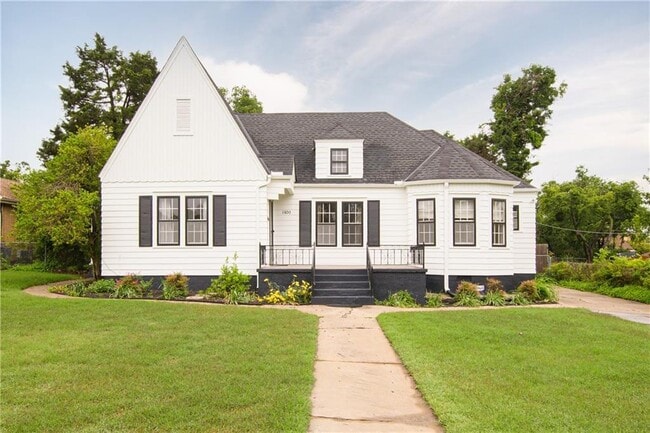 Building Photo - 1600 NW 38th St