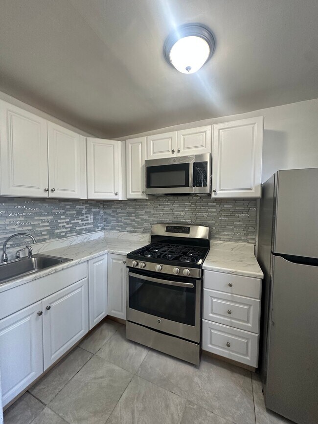 4037 Cedardale Rd