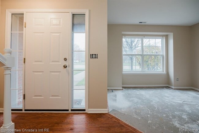 Photo - 22017 Parkview Dr