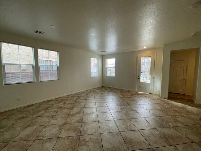 Photo - 2 Story Home in Mountains Edge Community!