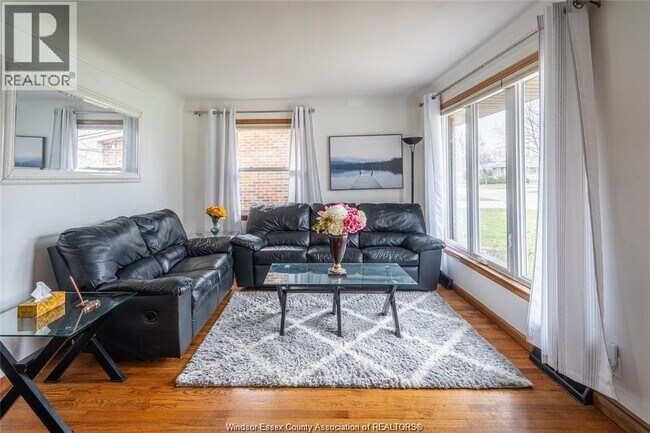 Photo - 1120 Parkview Ave