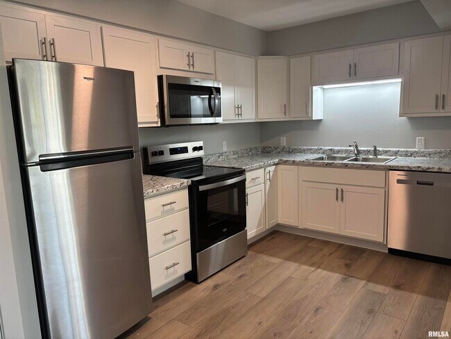 Photo - 1646 W 42nd St