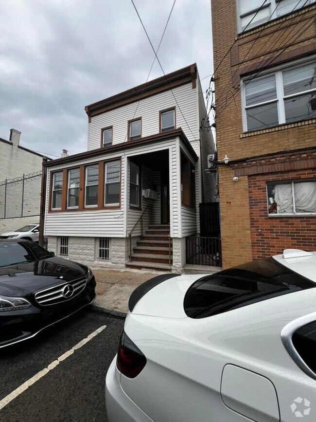 Building Photo - 600 67th St Unit 1 Rental