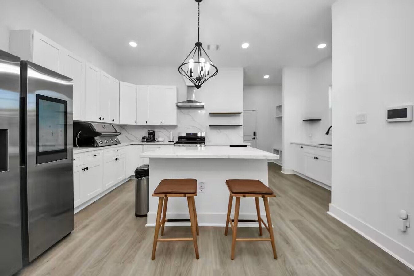 Photo - 6747 Peerless St