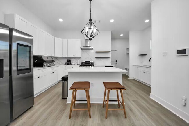 Photo - 6747 Peerless St