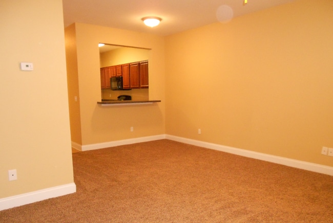 Photo - 402 Willington Manor