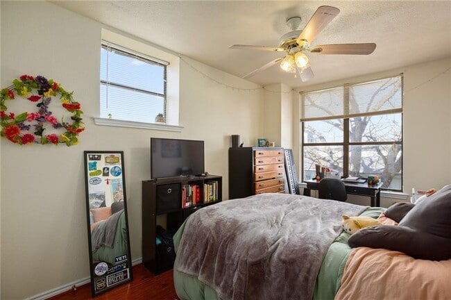 Photo - 2409 Leon St Unit 101