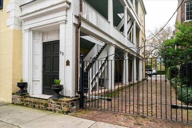 Building Photo - Downtown Cottage- Fully Furnished