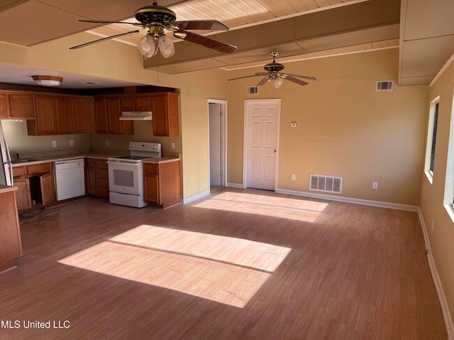 Photo - 10633 Woolmarket Lake Rd