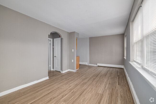 1BR, 1BA - 575SF - Living Room - Lawndale Apartments