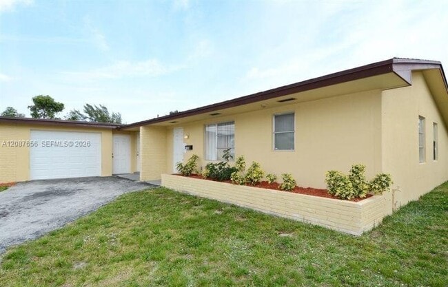 Building Photo - 4304 N Shore Dr