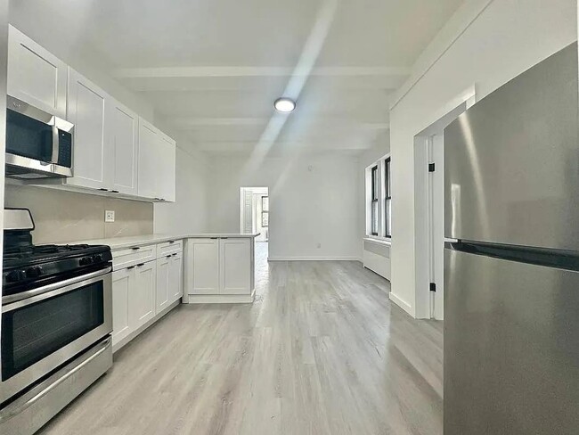 Photo - 157 E 72nd St Condo Unit 23H