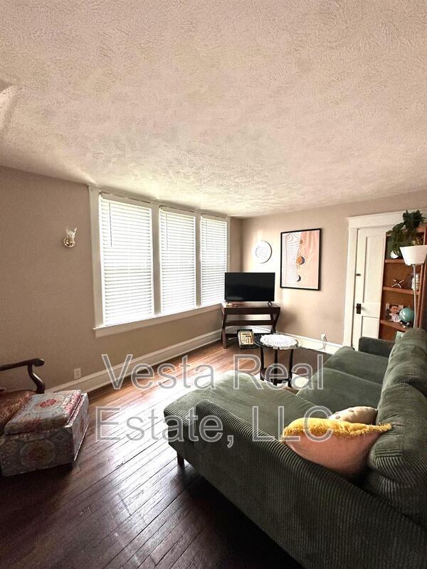 Photo - 1211 E Jefferson St Unidad 2