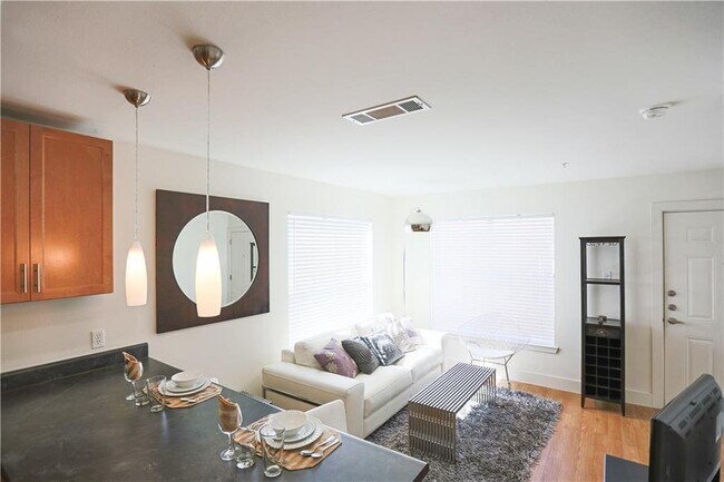 Photo - 711 W 32nd St Unit 110