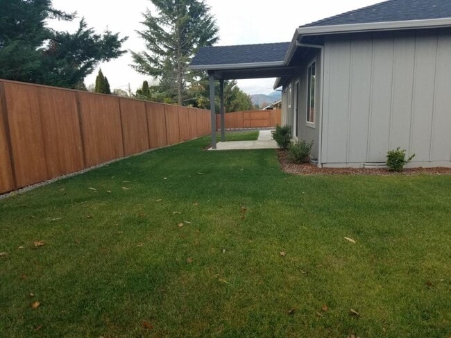 Photo - 1050 SW Princeton Pl