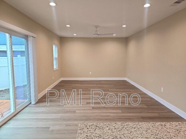 Photo - 452 Tracy Ln