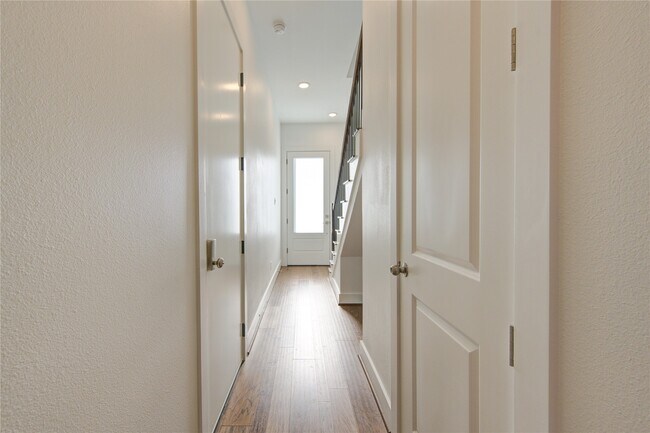 Photo - 8964 Zurcher Ln