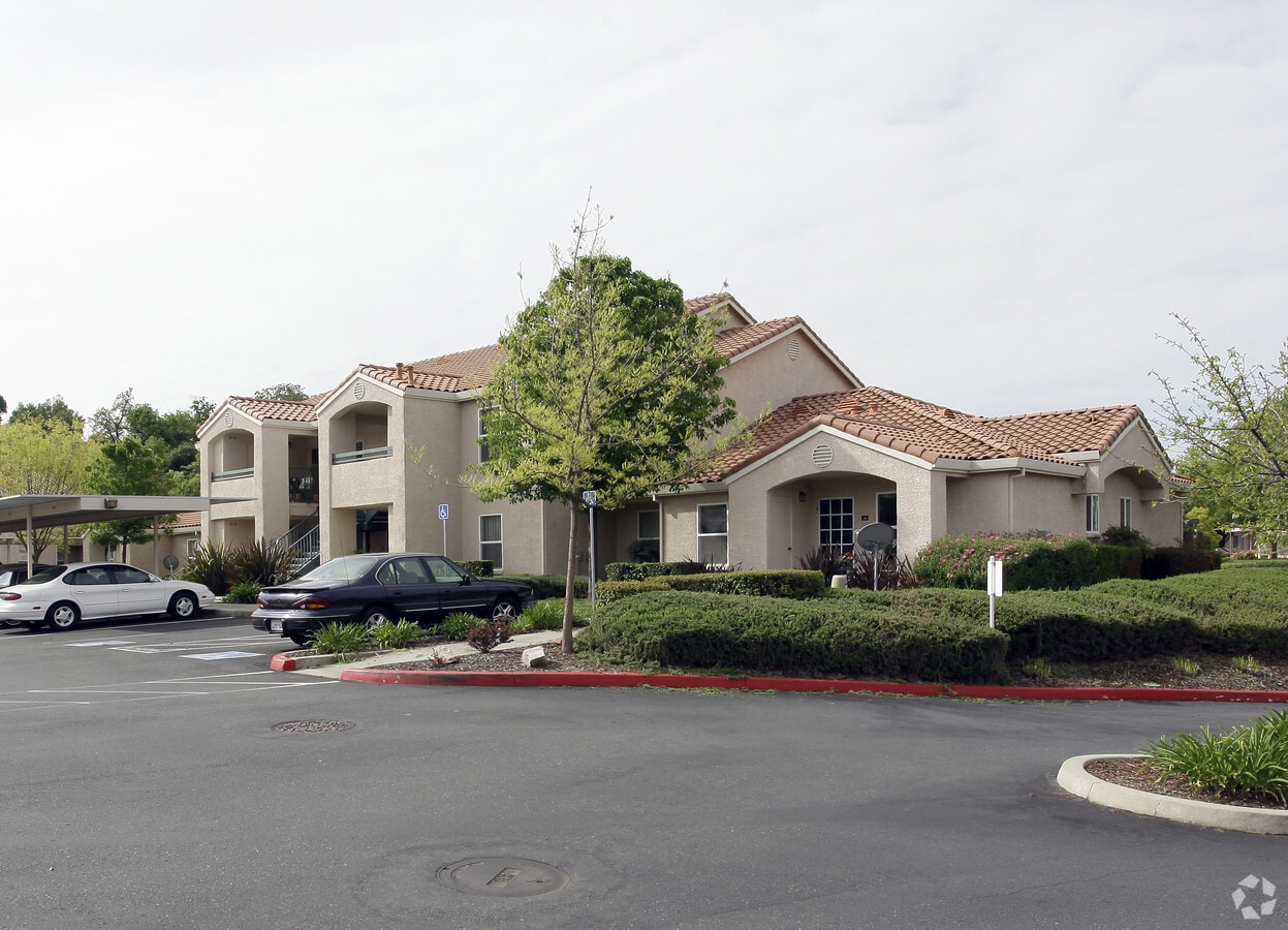 Foto principal - Stanford Court Senior Living Apartamentos