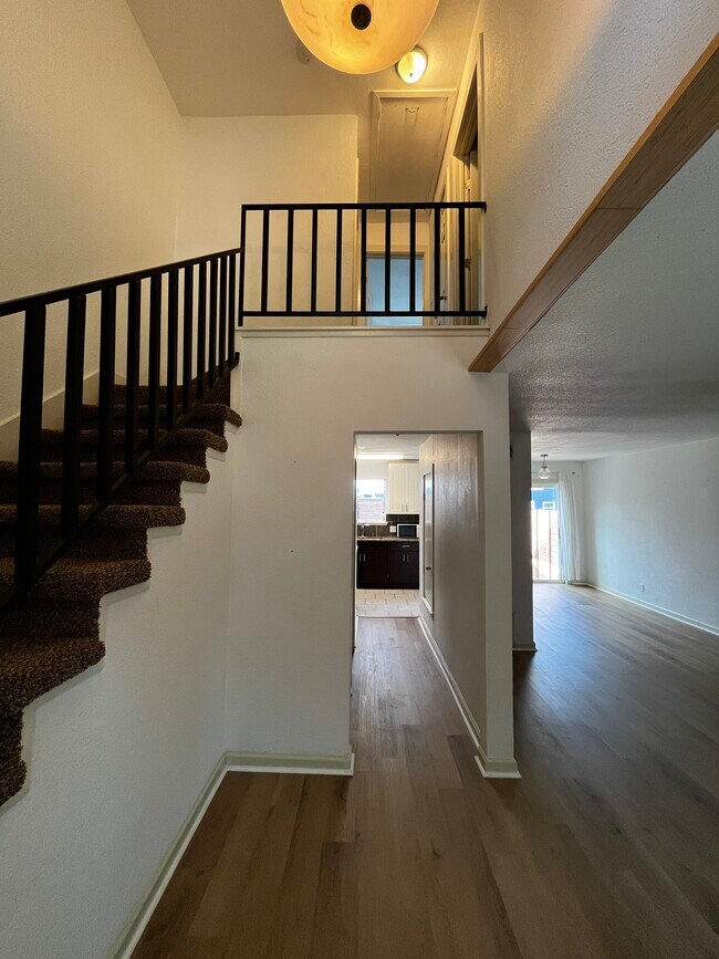 Photo - 6211 Manor Rd