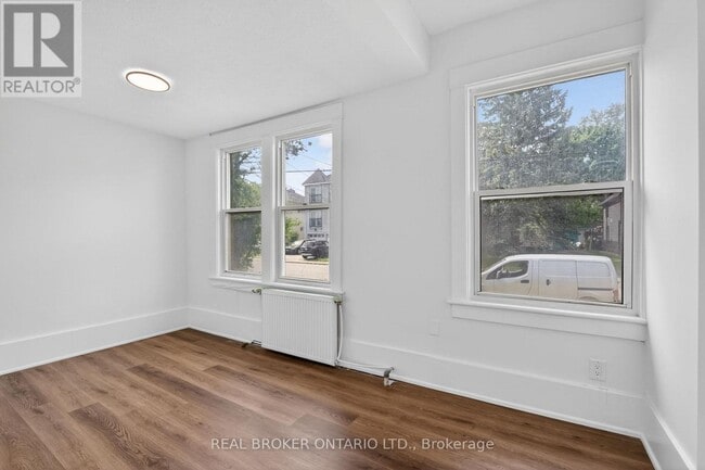 Photo - 4417 Ellis St