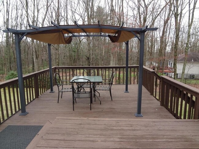 Photo - 108 Meriwill Ln