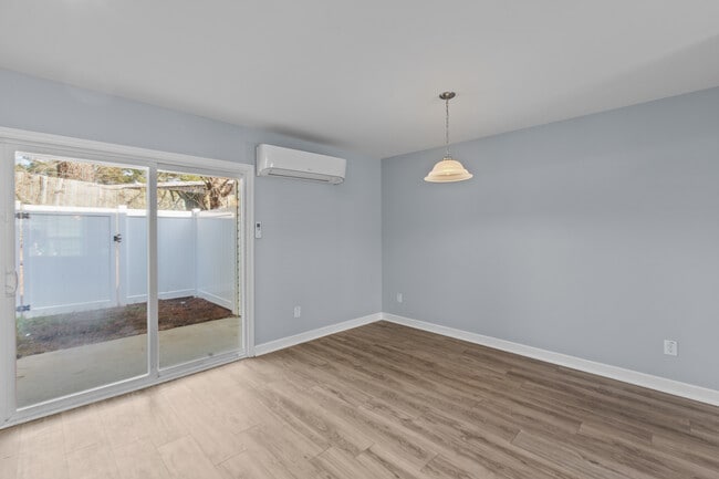 Photo - 1529 Pinebrook Court