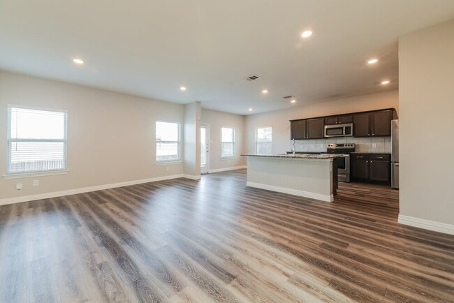 1007 Emerald Dr