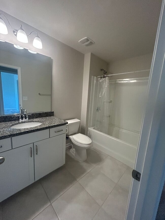 Photo - Modern Fountain Park Townhome with Open Floor Plan & 9’ Ceilings