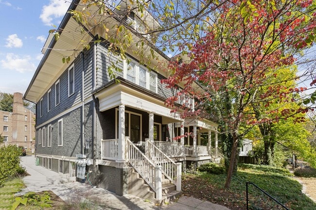 Photo - 2753 Macomb St NW Unidad 1