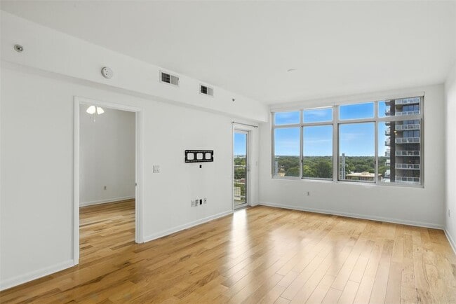 Building Photo - 54 Rainey St Unit 1211 Rental
