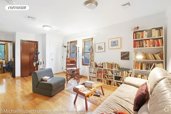 Building Photo - 457 E 9th St Rental