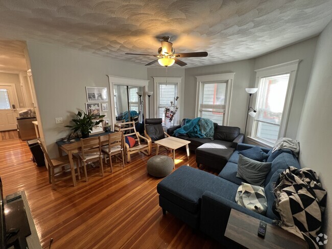 Building Photo - 305 Highland Ave Unit 3 Rental