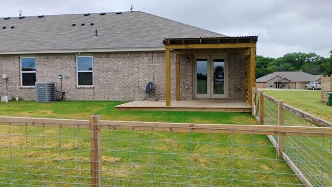 Photo - 206 Hoover Ln