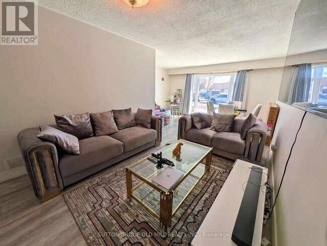 Photo - 19 Ascot Ave