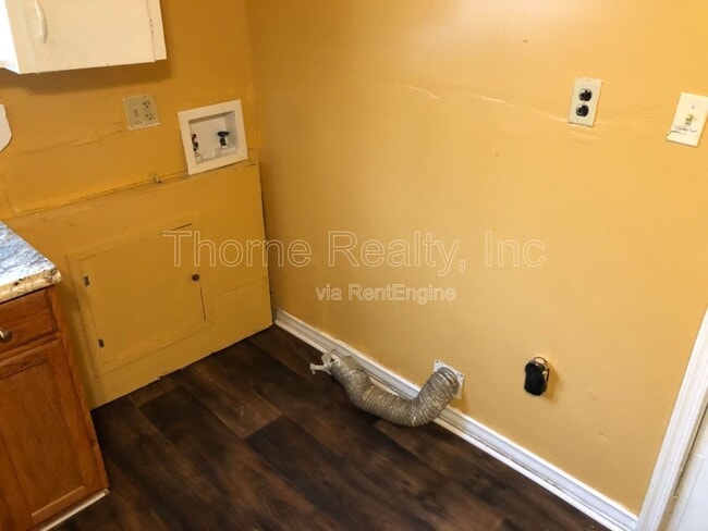 Photo - 517 NE Main St