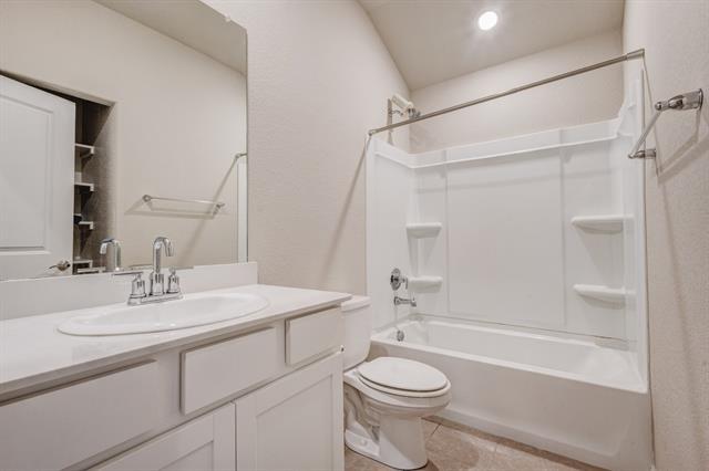 Photo - 208 Fieldstone Dr