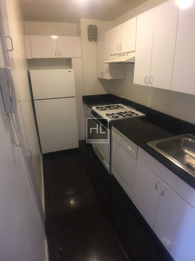 Photo - 5 AVENUE Unit 15G