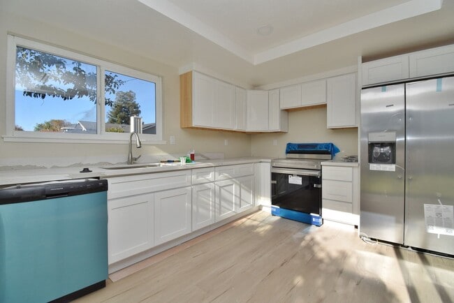 Building Photo - COMING SOON | $4,090 / 4 BR - GORGEOUS REMODELED PARKMONT HOME IN CENTRAL FREMONT