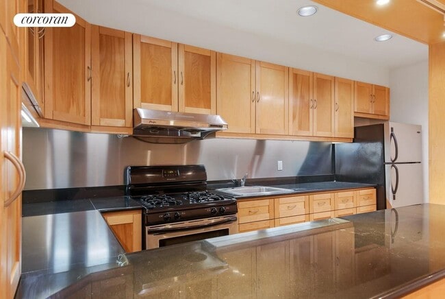 Photo - 180 Lafayette St