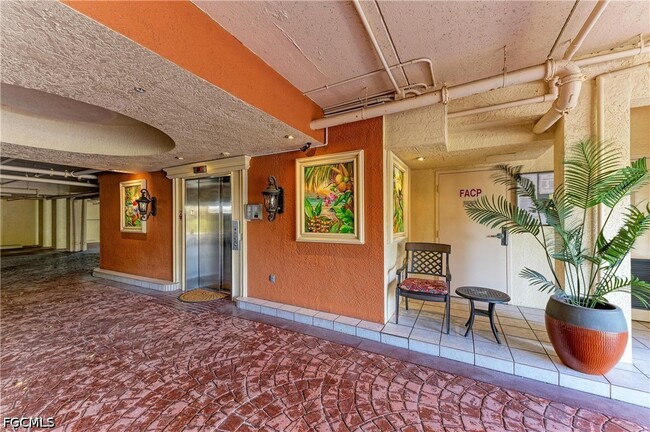 14813 Laguna Dr Unit 401