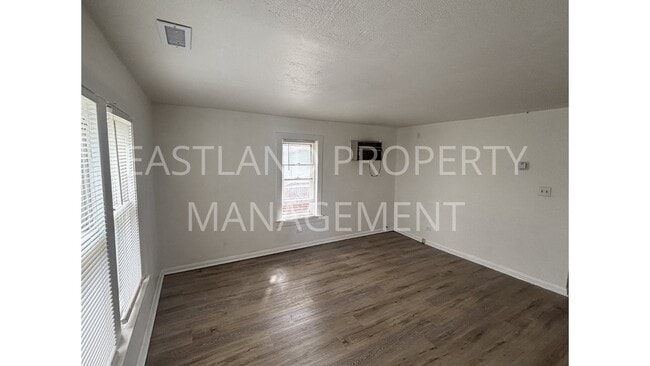 Photo - 823 Custer Dr Unit Upstairs